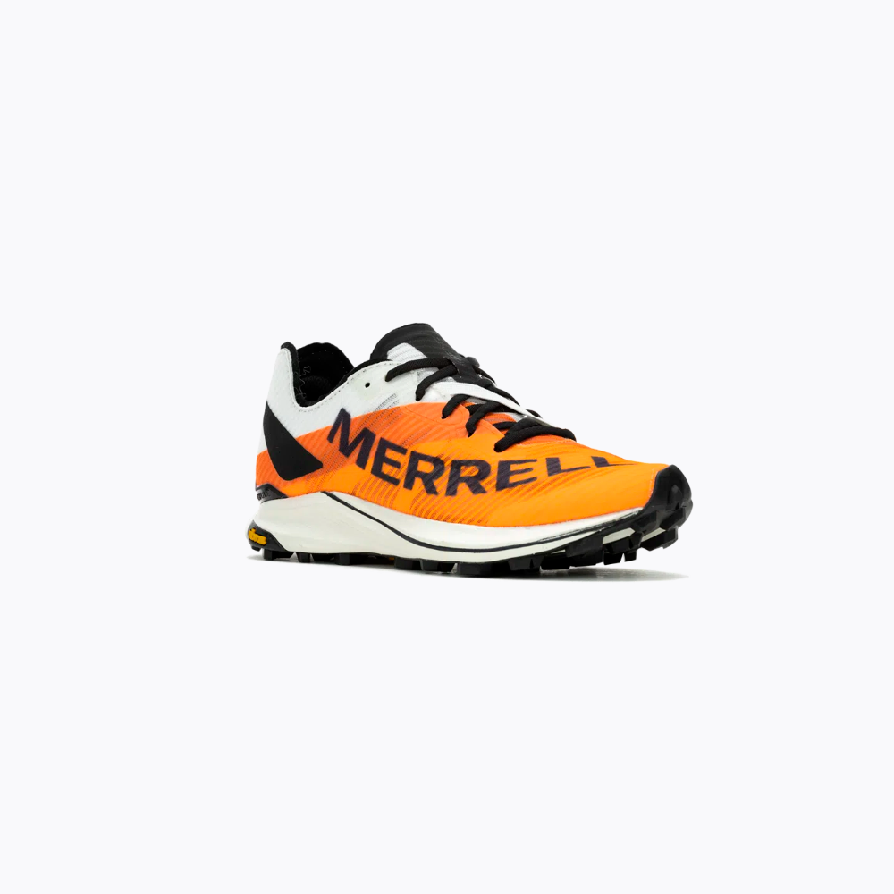 Tênis desportivo Merrell branco, laranja e preto com sola preta