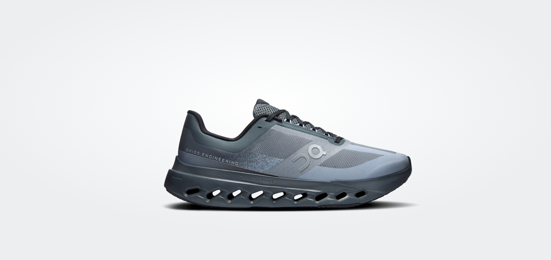 Sapatilha desportiva cinza com sola preta e logo on