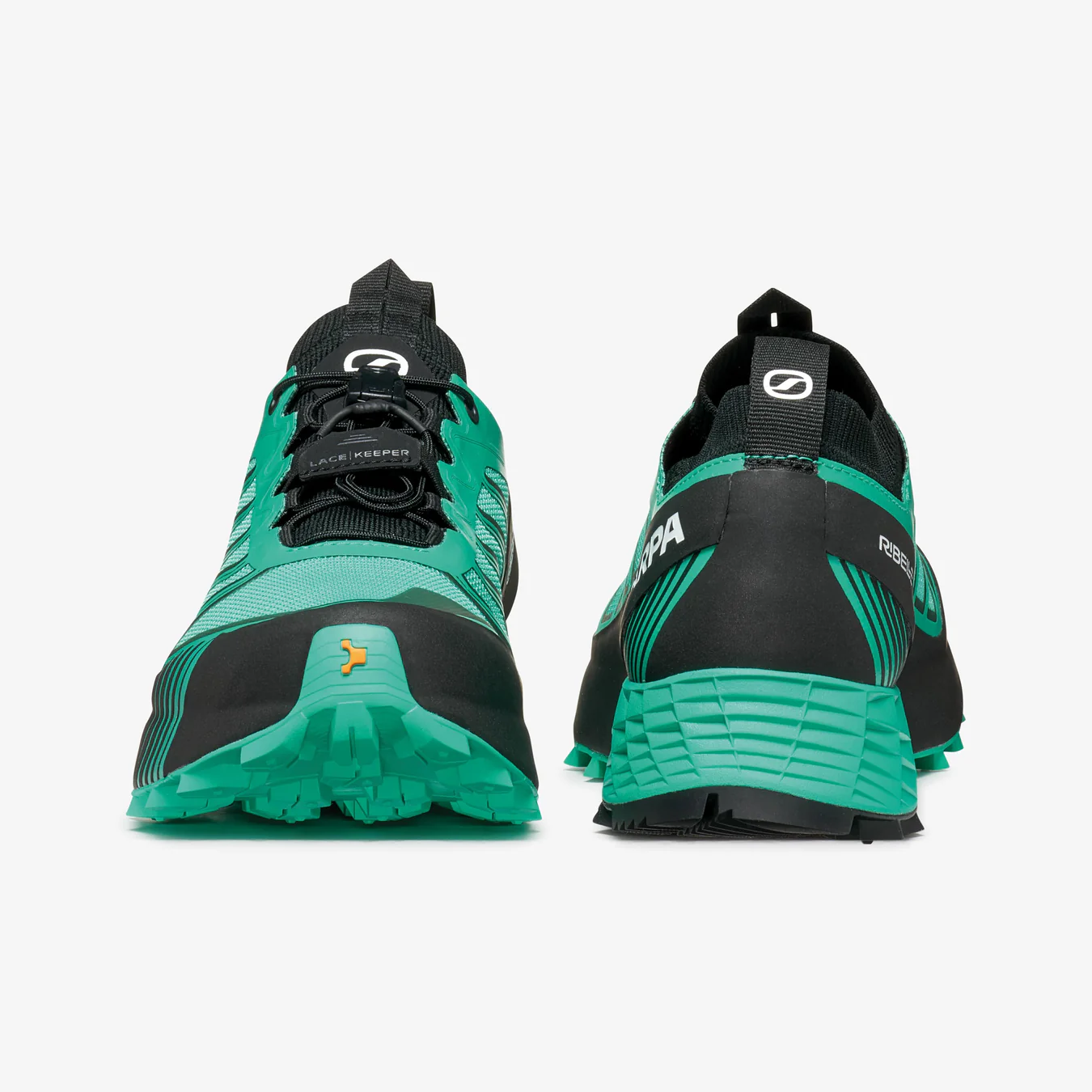 Ténis desportivos em verde e preto com sola verde e texto KAPPA