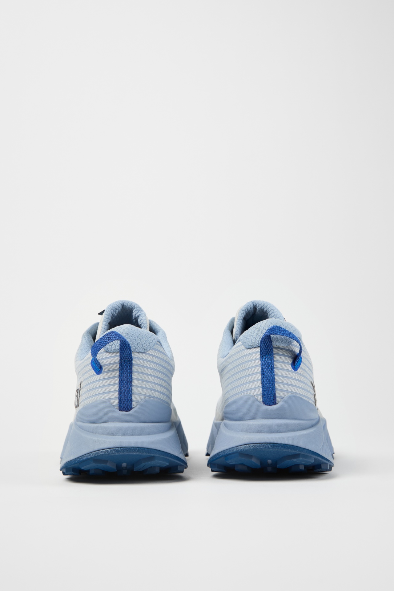 Sapatilhas desportivas azuis claras vista traseira