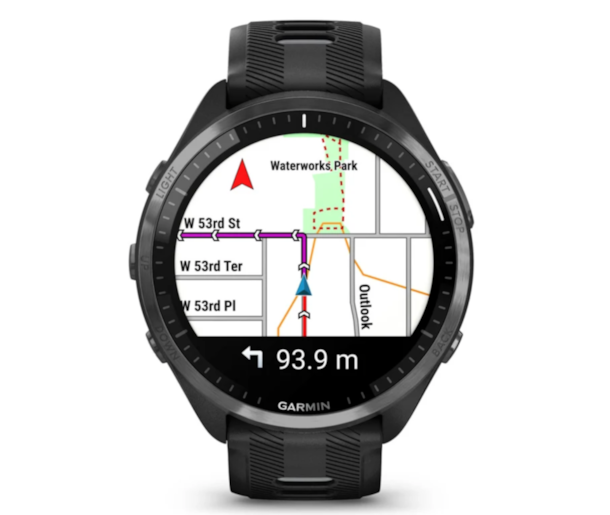 Relógio Garmin com mapa e rota visível no ecrã redondo a cores com bracelete preta