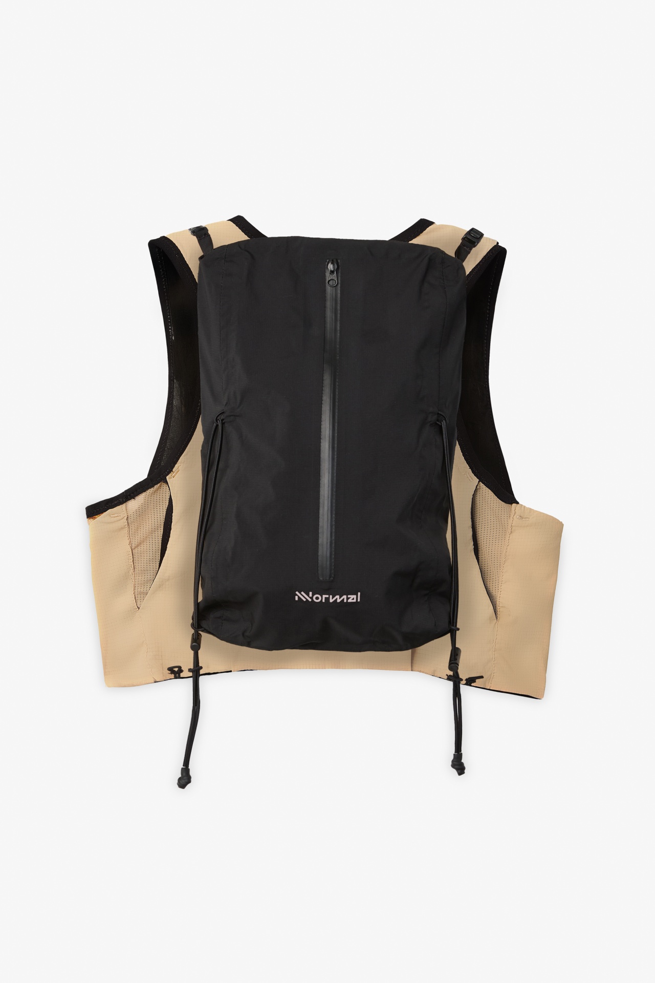 Colete bege com mochila preta integrada e fecho zíper