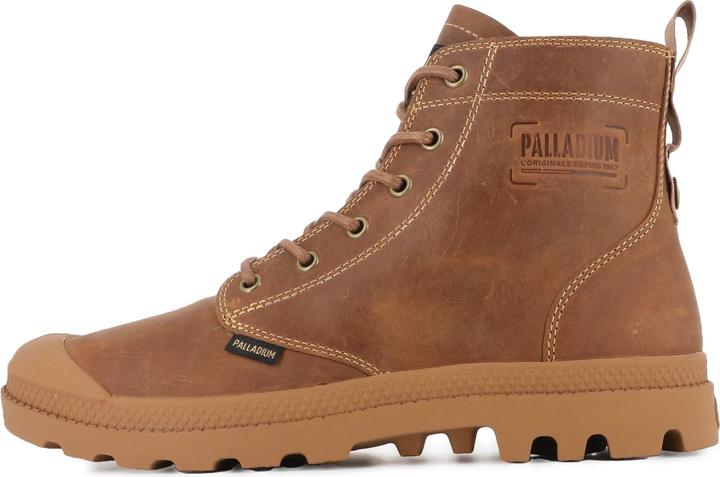 Bota castanha em pele com sola de borracha castanha e atacadores