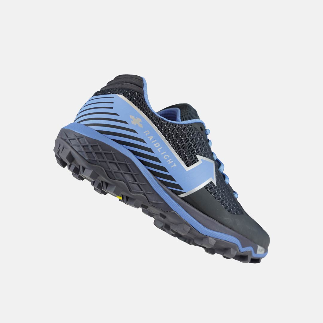 Ténis de corrida em trilhos preto e azul com sola antiderrapante