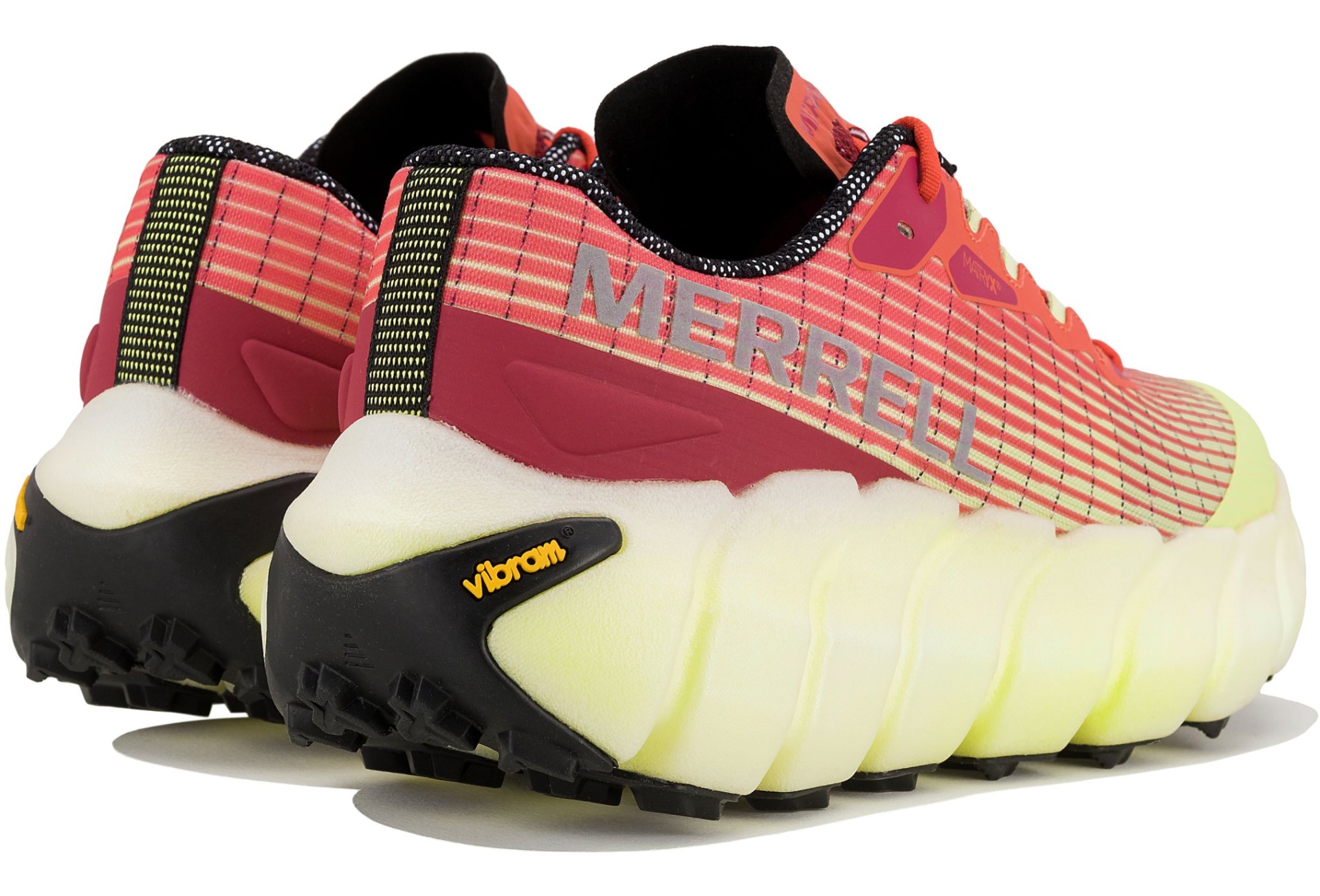 Ténis desportivos Merrell vermelho com sola amarela e preta Vibram