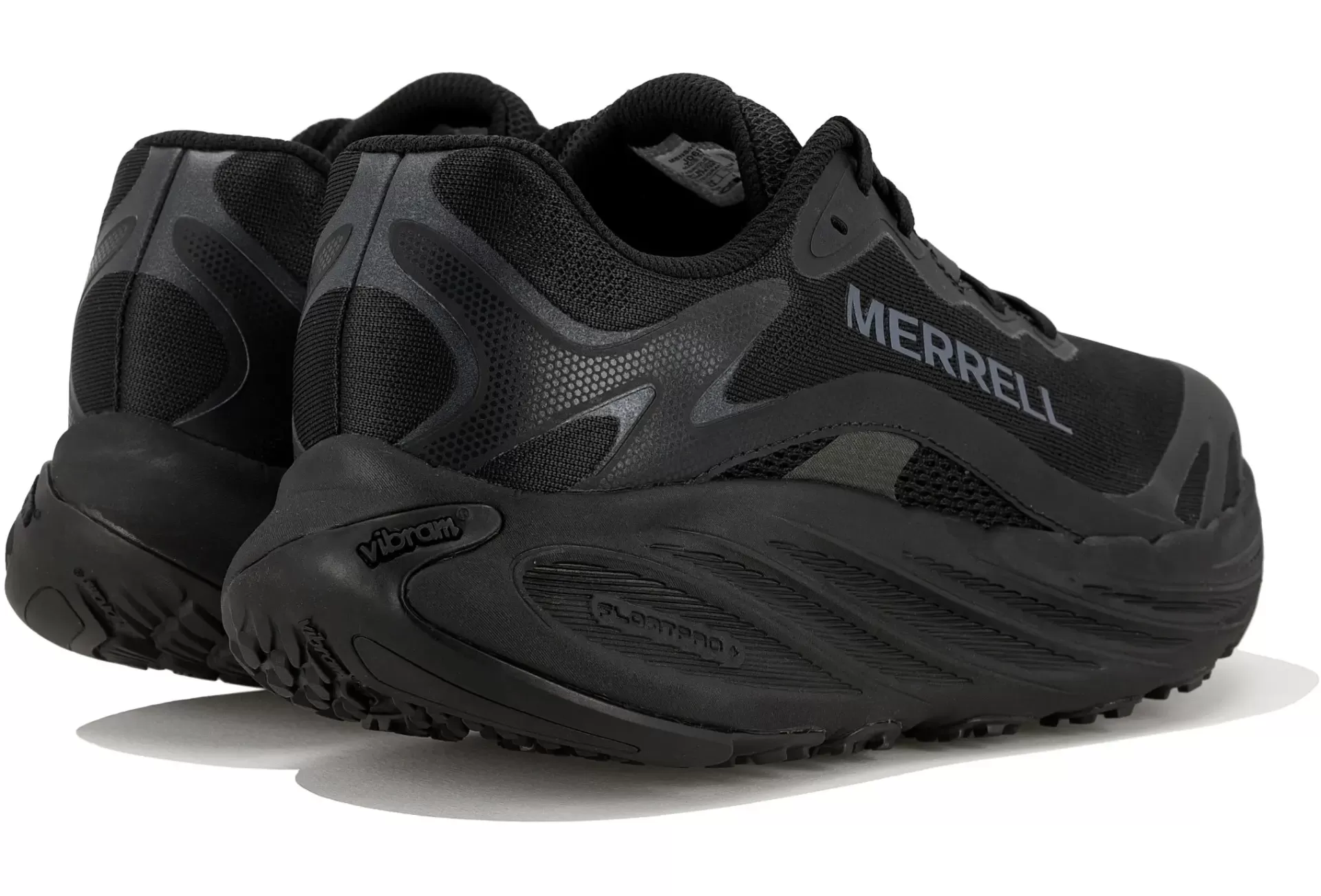 Sapatilhas pretas Merrell com sola Vibram.