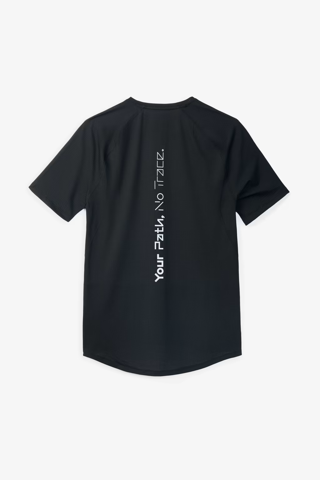 T-shirt preta de manga curta com texto branco nas costas