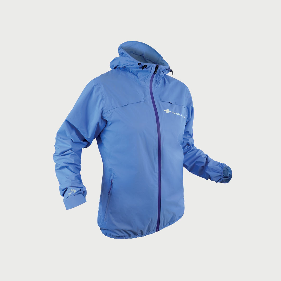 Casaco azul com capuz, fecho de correr e bolsos laterais