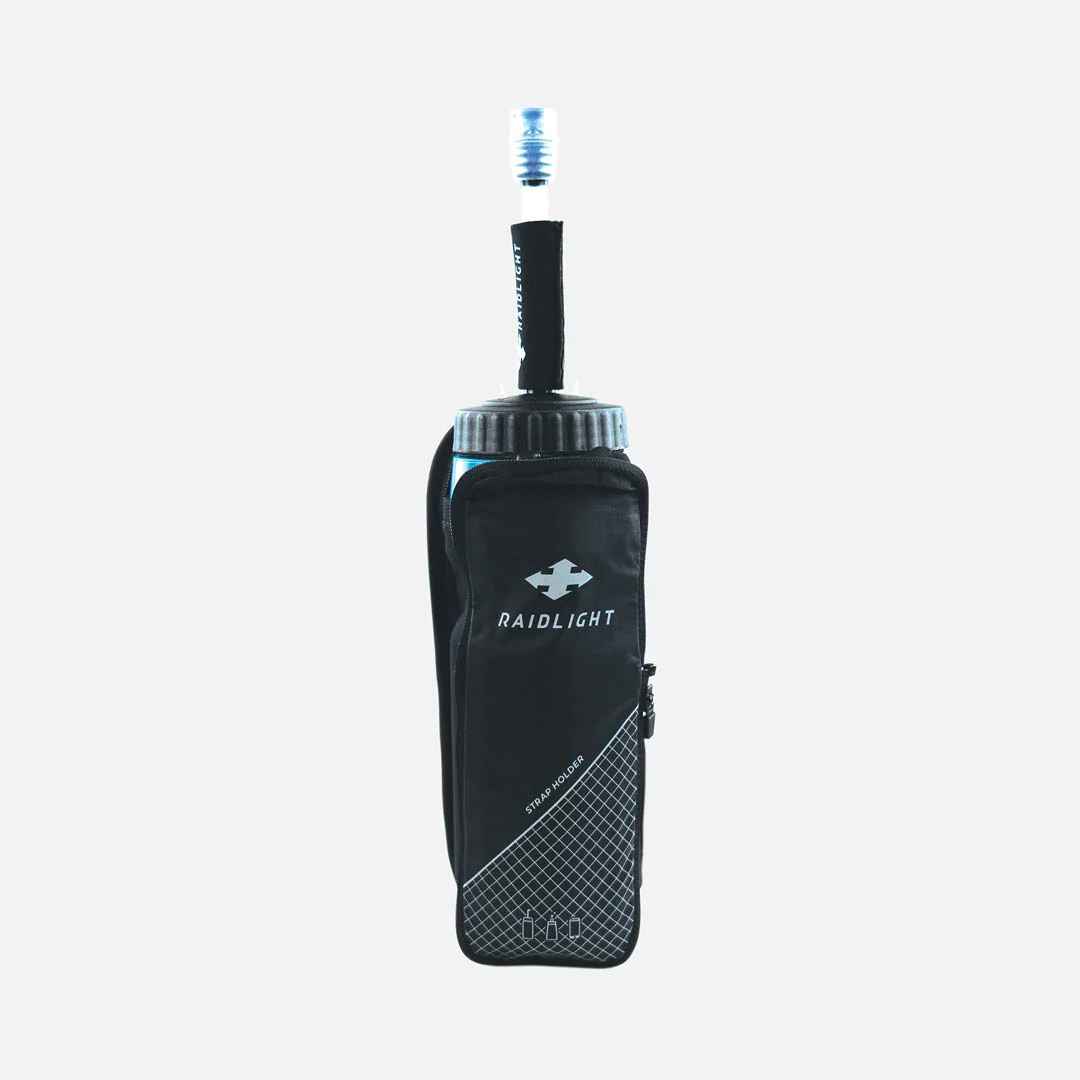 Garrafa desportiva Raidlight preta com bico azul e bolso frontal cinzento