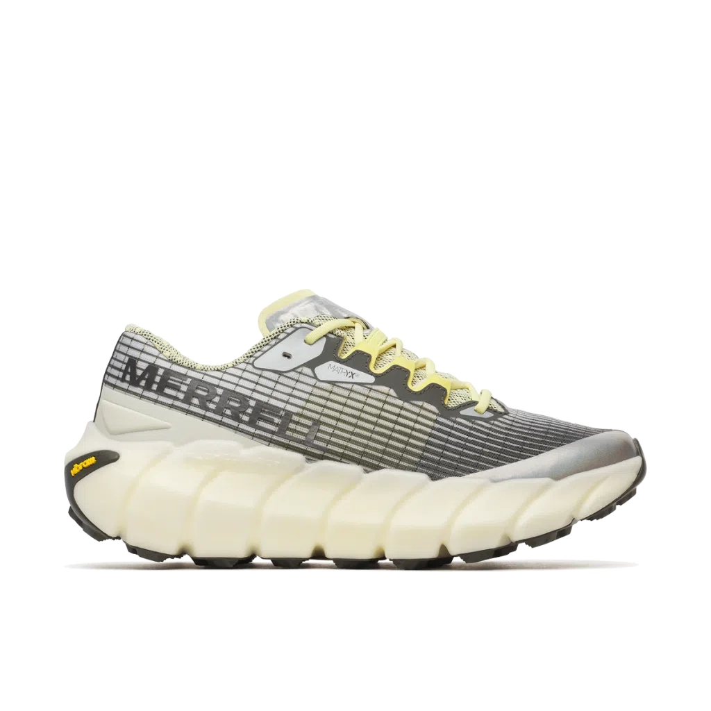 Ténis de corrida Merrell cinzento com detalhes amarelos e sola branca