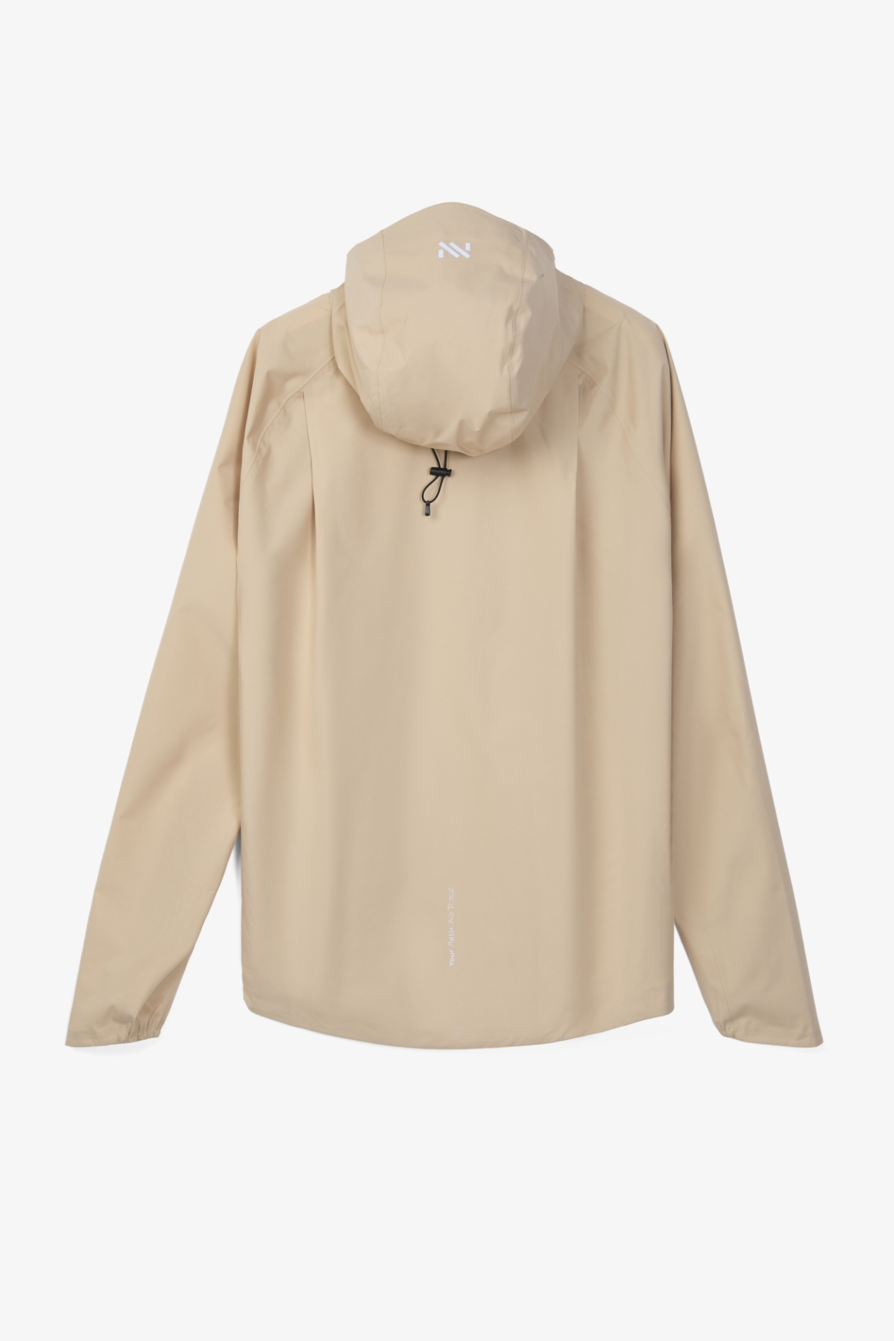 Casaco impermeável bege com capuz e texto na parte traseira