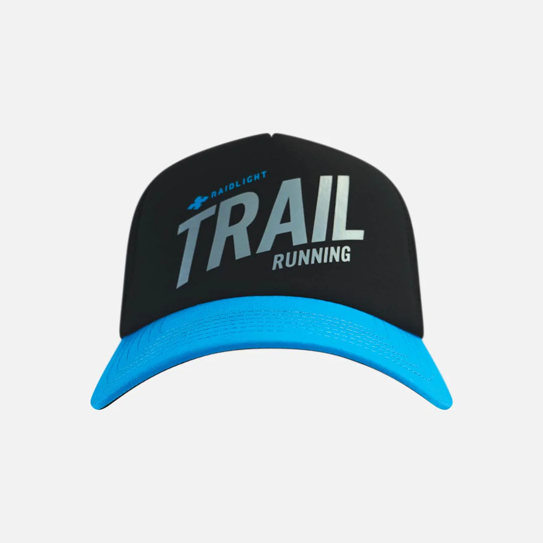 Boné preto e azul com texto TRAIL RUNNING