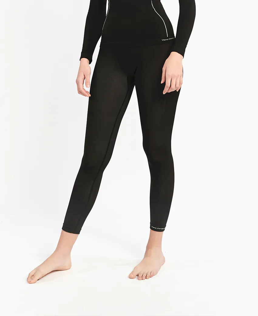 Calças justas pretas elásticas com logotipo 'Tecnifibre' na parte inferior da perna
