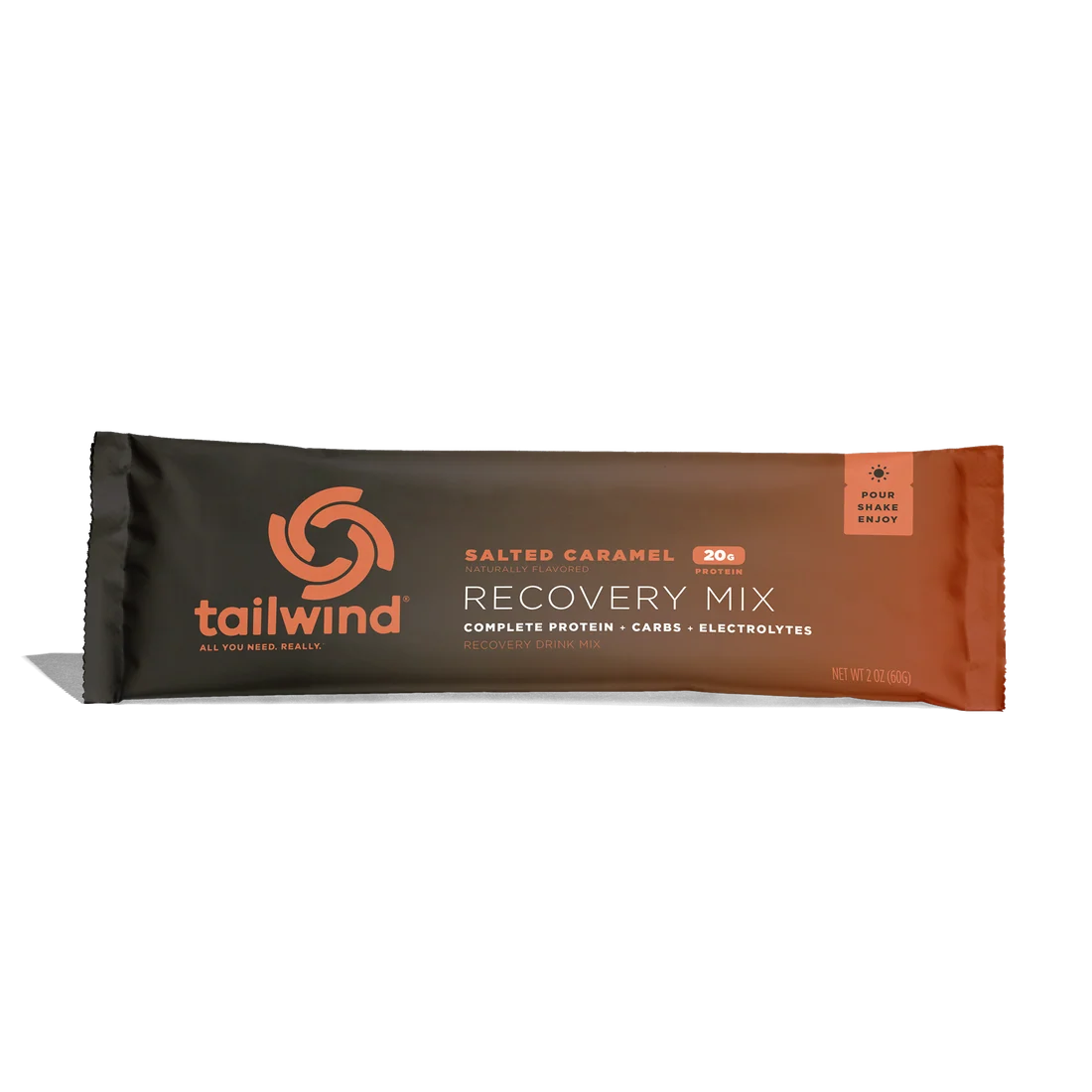 Embalagem preta e castanha de mistura para recuperação de proteína tailwind salted caramel.