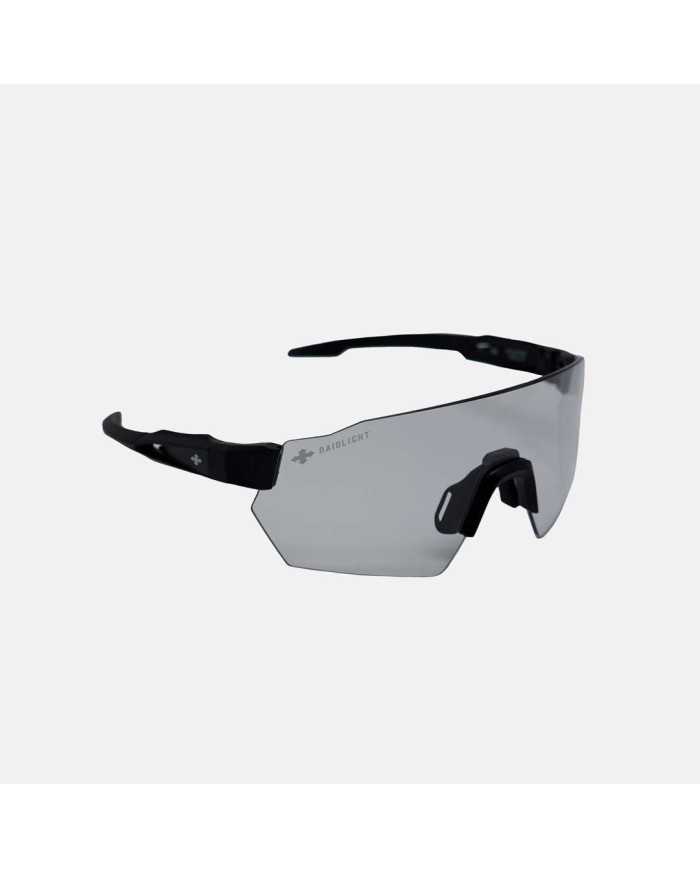 Óculos de sol desportivos com lentes cinzentas e armação preta