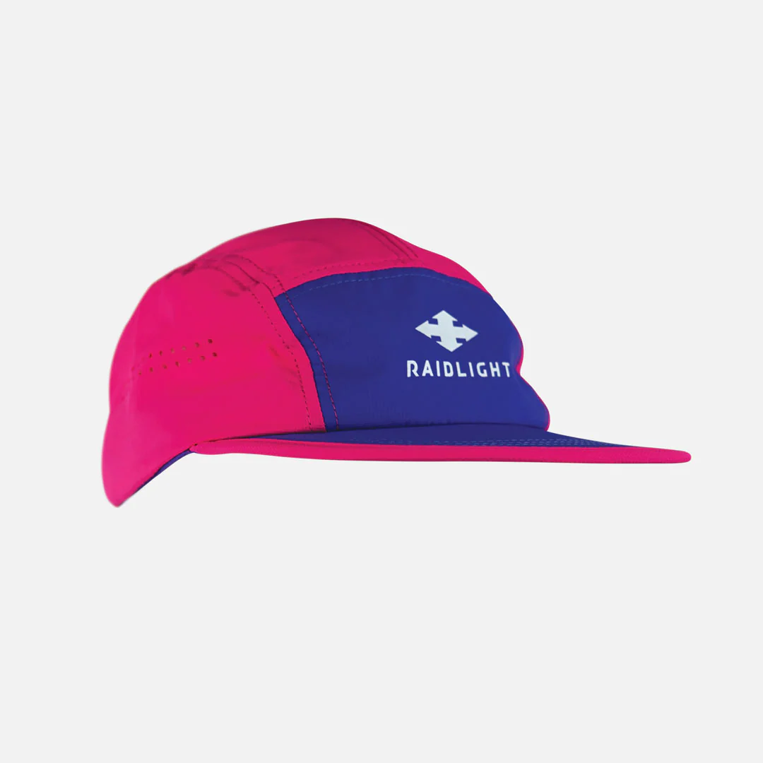 Boné desportivo azul e rosa com logotipo RAIDLIGHT branco.