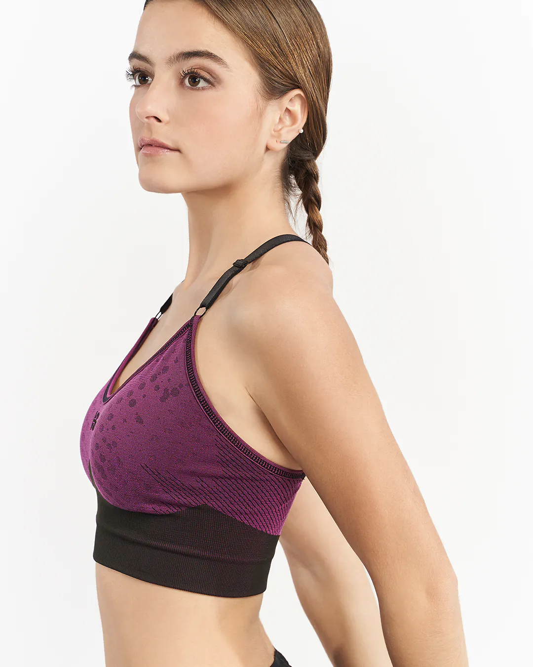 Top desportivo roxo com alças pretas vista de perfil