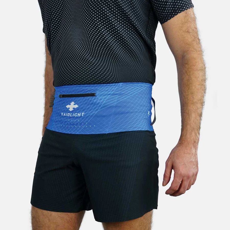 Cinto de corrida azul com bolso e padrão geométrico da marca RAIDLIGHT