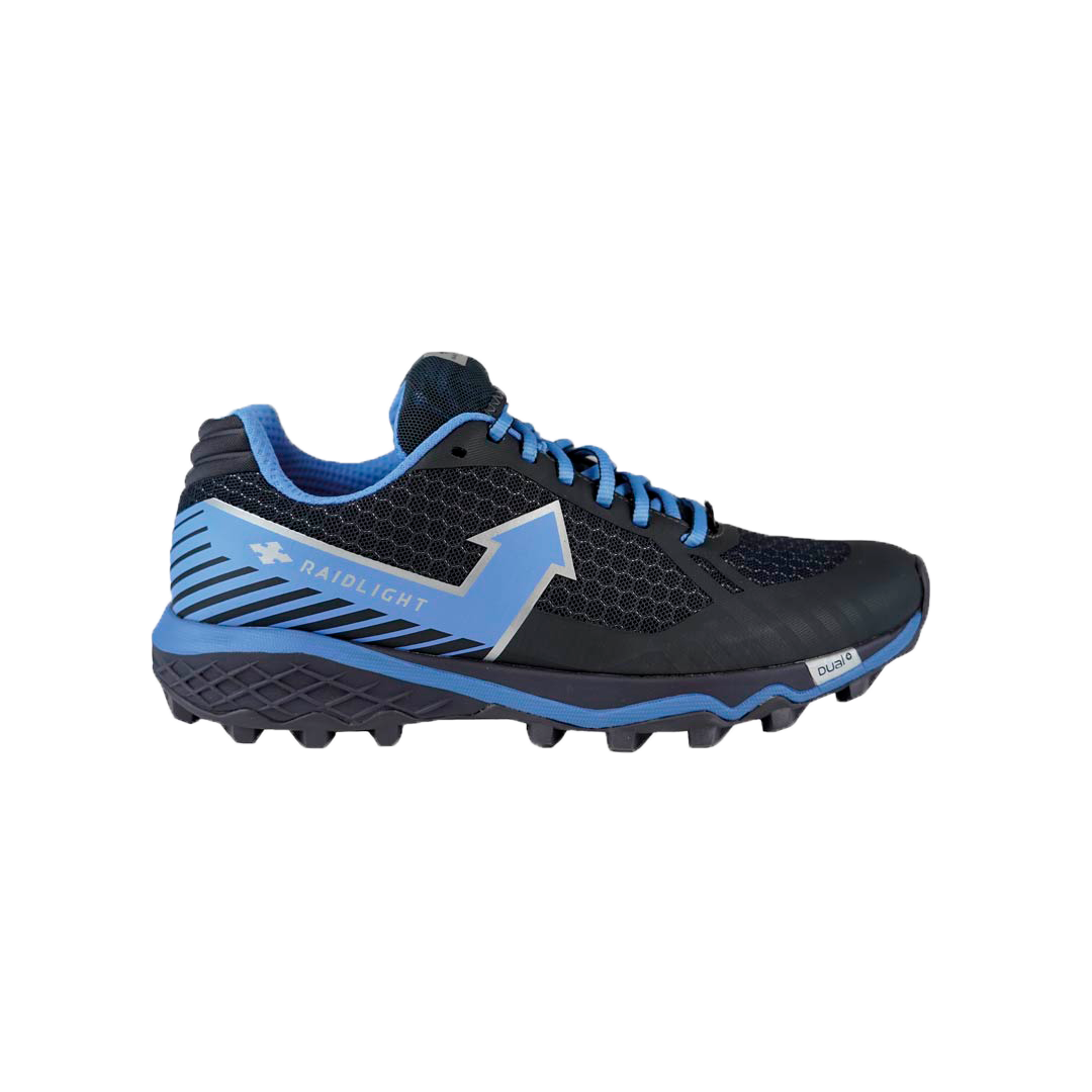 Ténis desportivos azuis e pretos com sola texturada e detalhe de seta na lateral