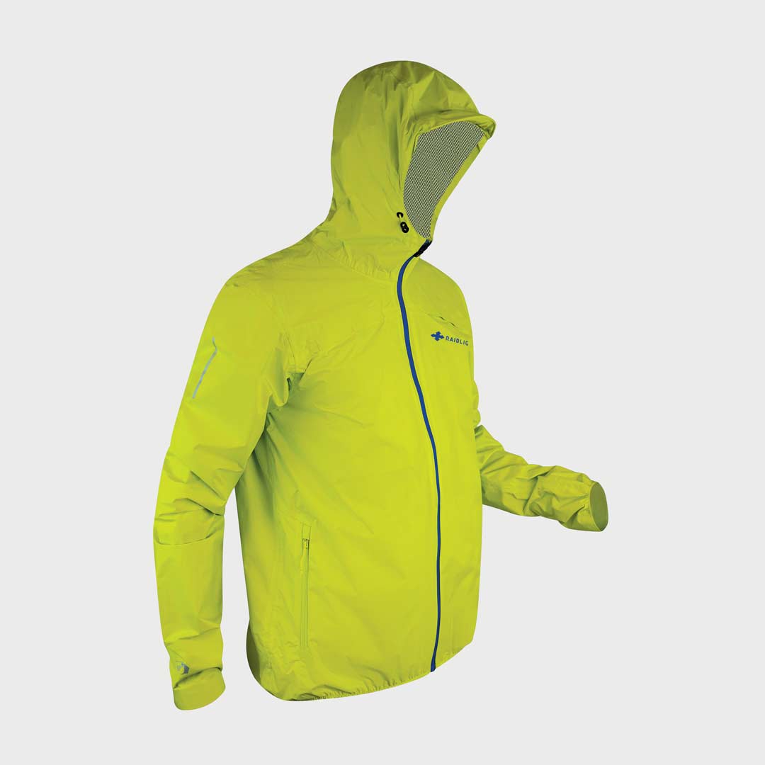 Casaco impermeável amarelo-lima com capuz e fecho azul escuro