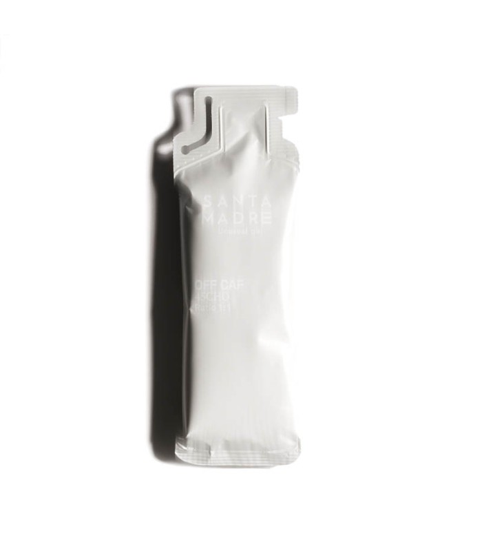 Embalagem branca plástica individual de café descafeinado com texto em relevo