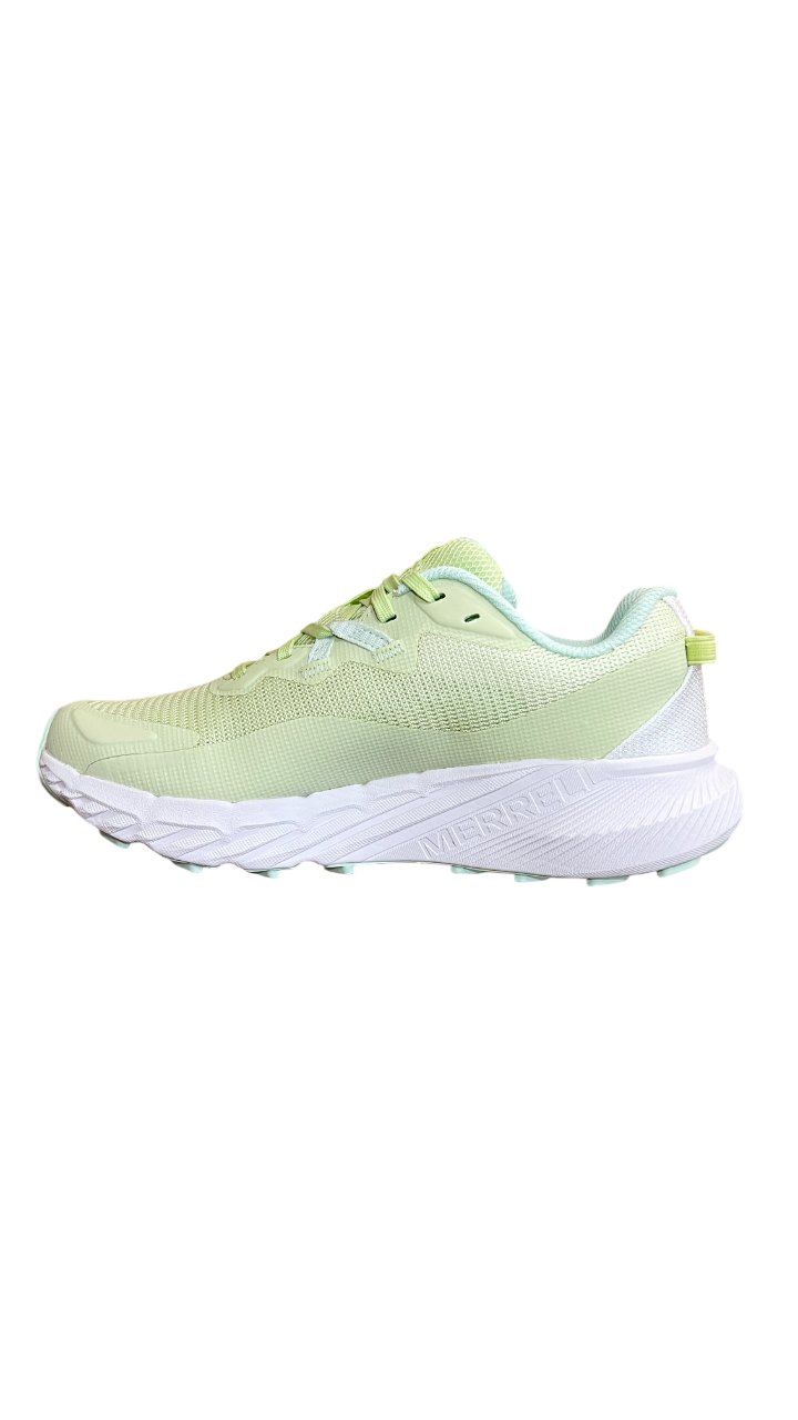 Ténis Merrell verde claro com sola branca e design moderno