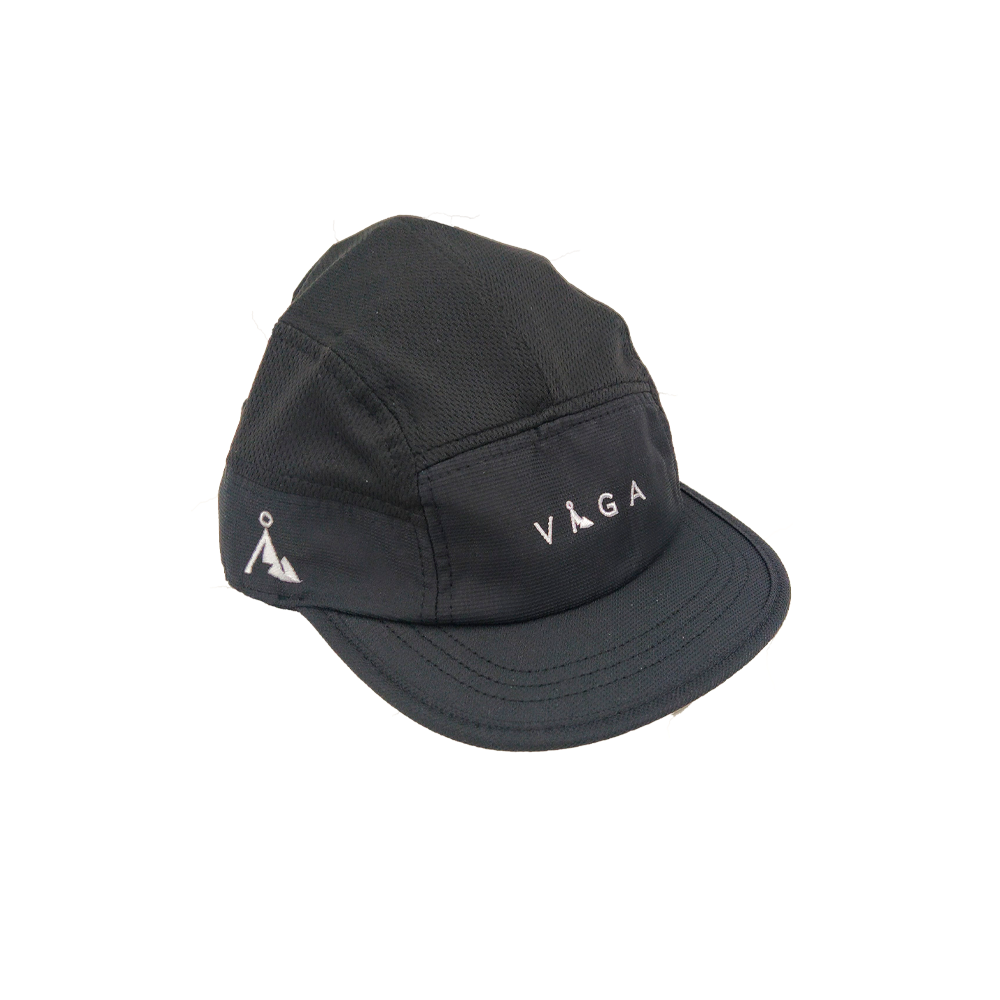 Boné preto desportivo com bordados brancos