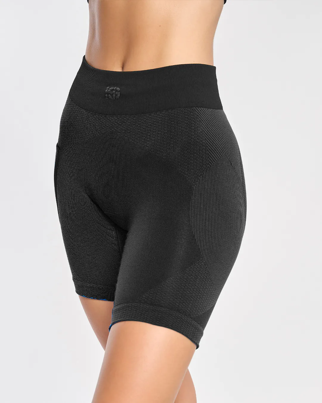 Calções justos pretos com padrões texturizados variados e cintura alta