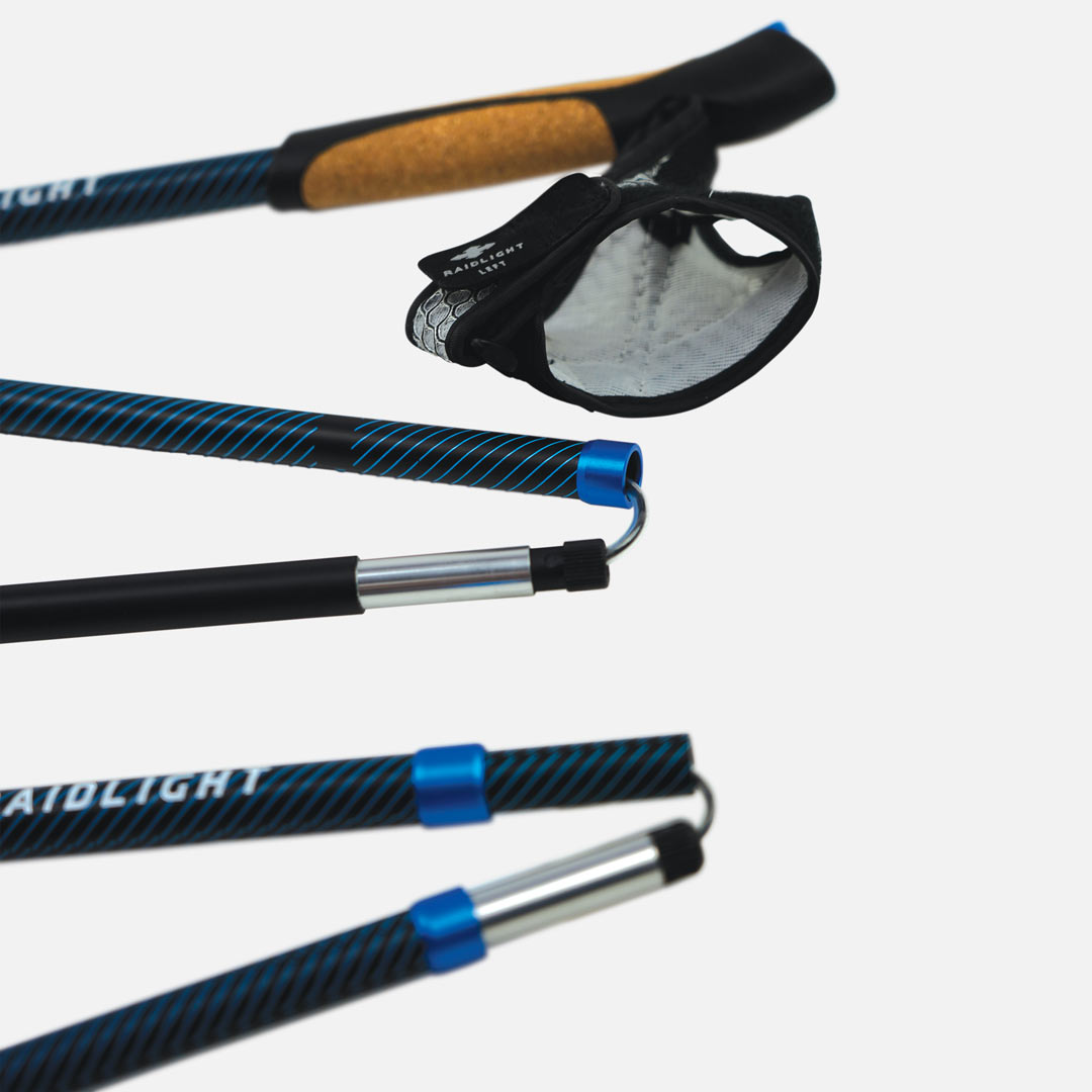 Varas de caminhada desdobráveis com pega em cortiça e suporte de mão em tecido preto e branco