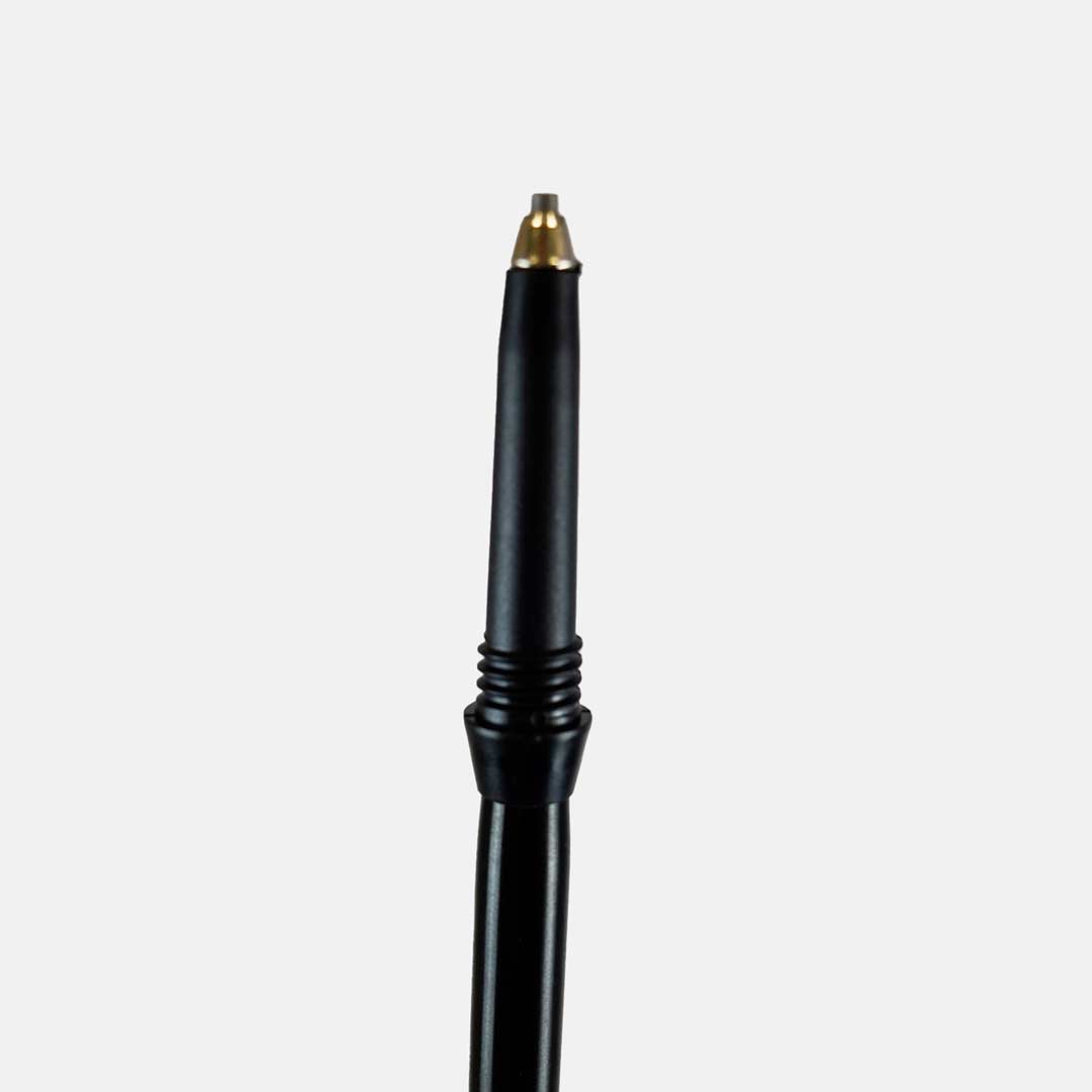 Ponta de cabo preto com conector metálico dourado