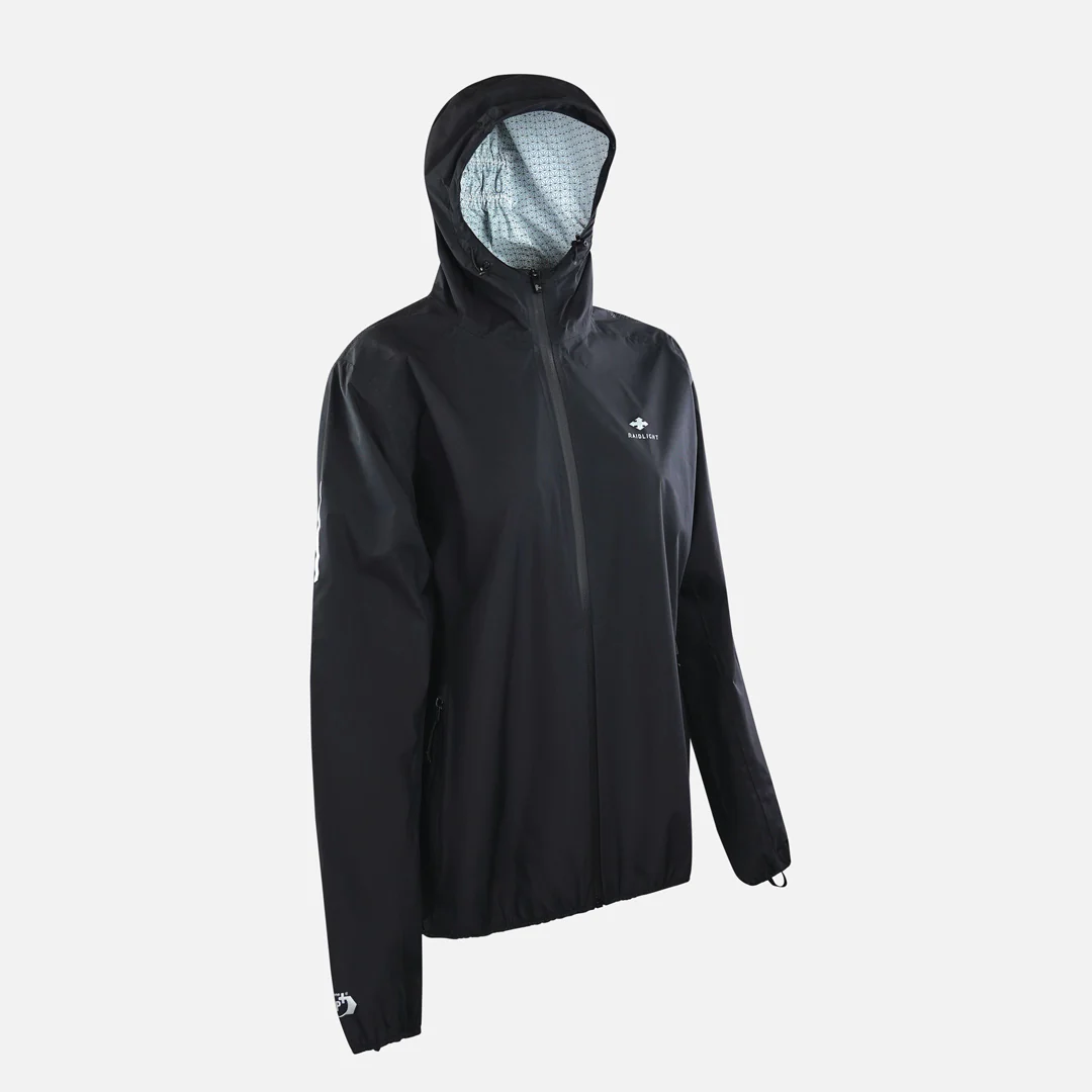 Casaco impermeável preto com capuz e zíper frontal