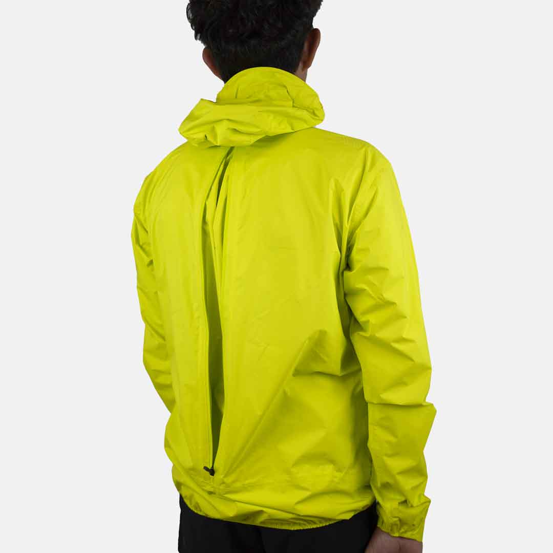 Corta-vento amarelo fluorescente com fecho nas costas