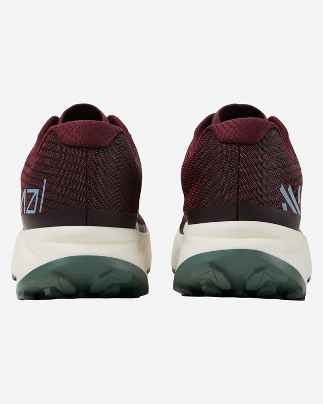 Sapatilhas de corrida vermelhas vistas de trás