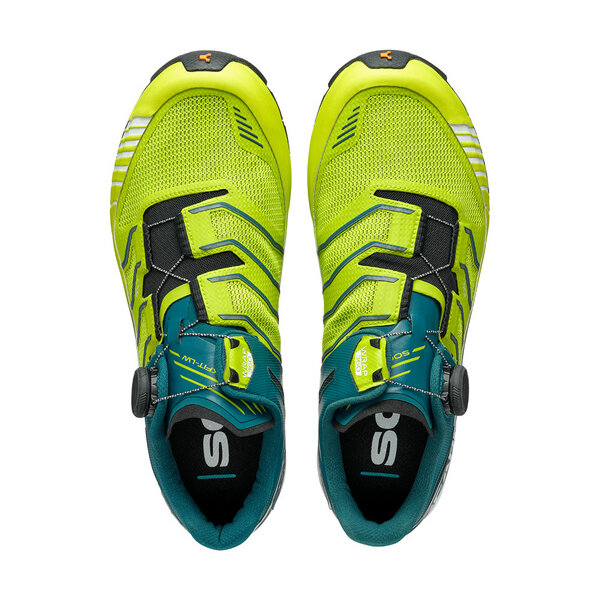 Par de sapatilhas desportivas verde fluorescente com fecho por disco