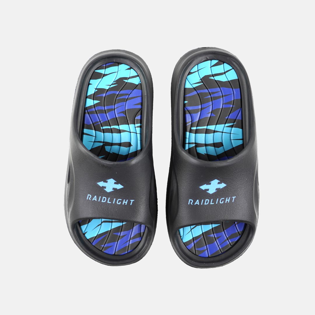 Chinelos Raidlight pretos com sola azul e turquesa com padrão ondulado