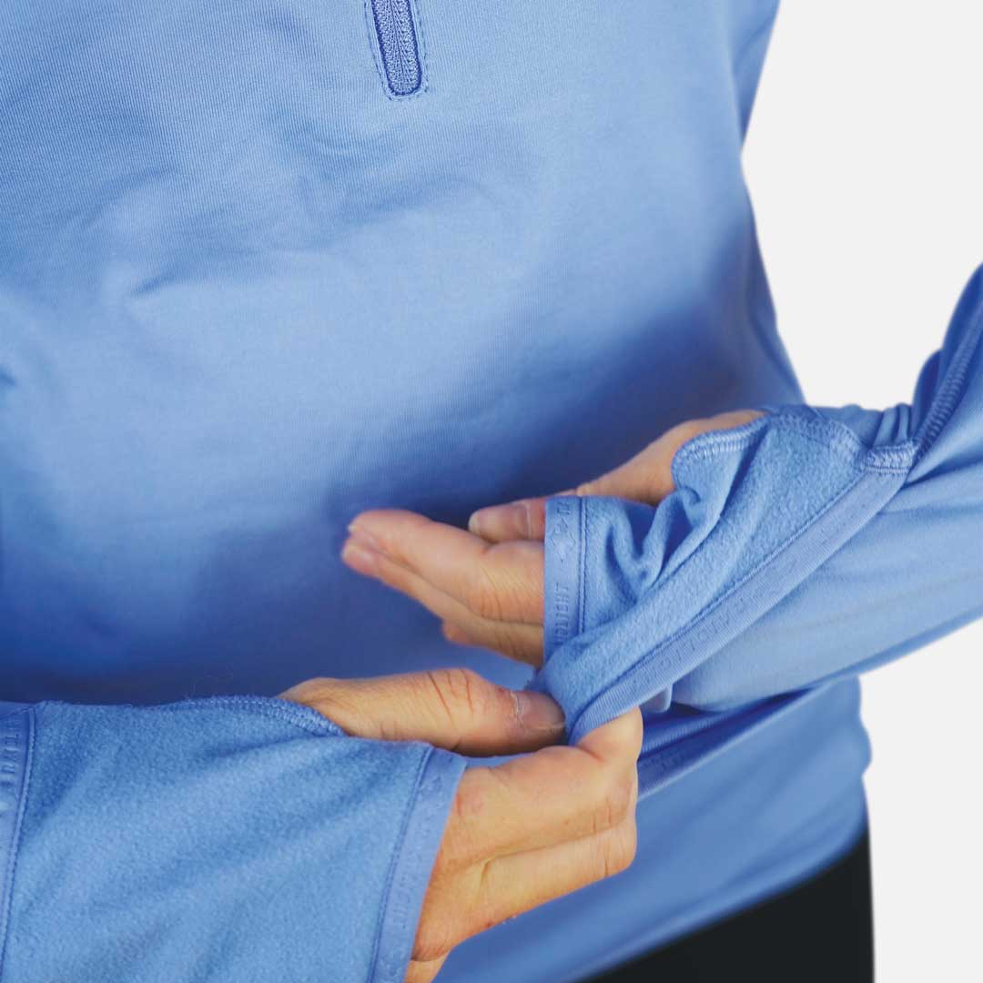 Camisola desportiva azul clara com punhos e abertura para o polegar