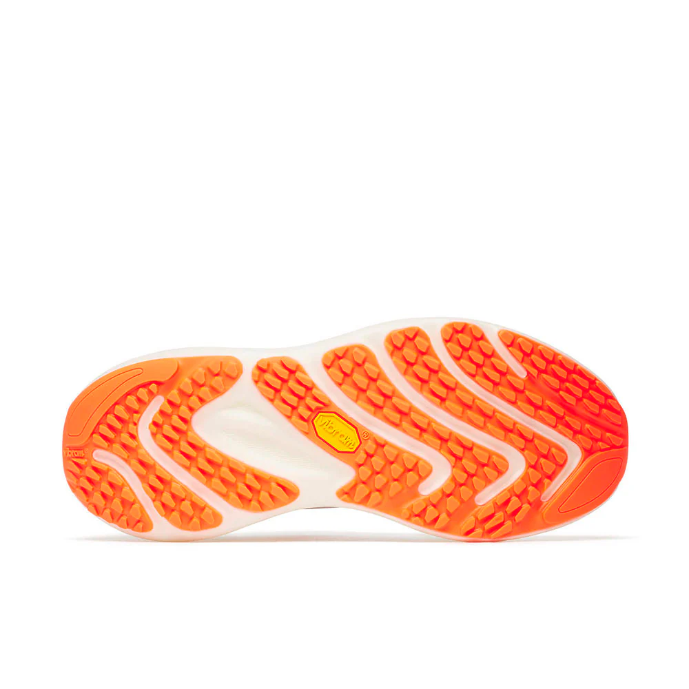 Sola de sapato desportivo branco e laranja com logótipo Vibram