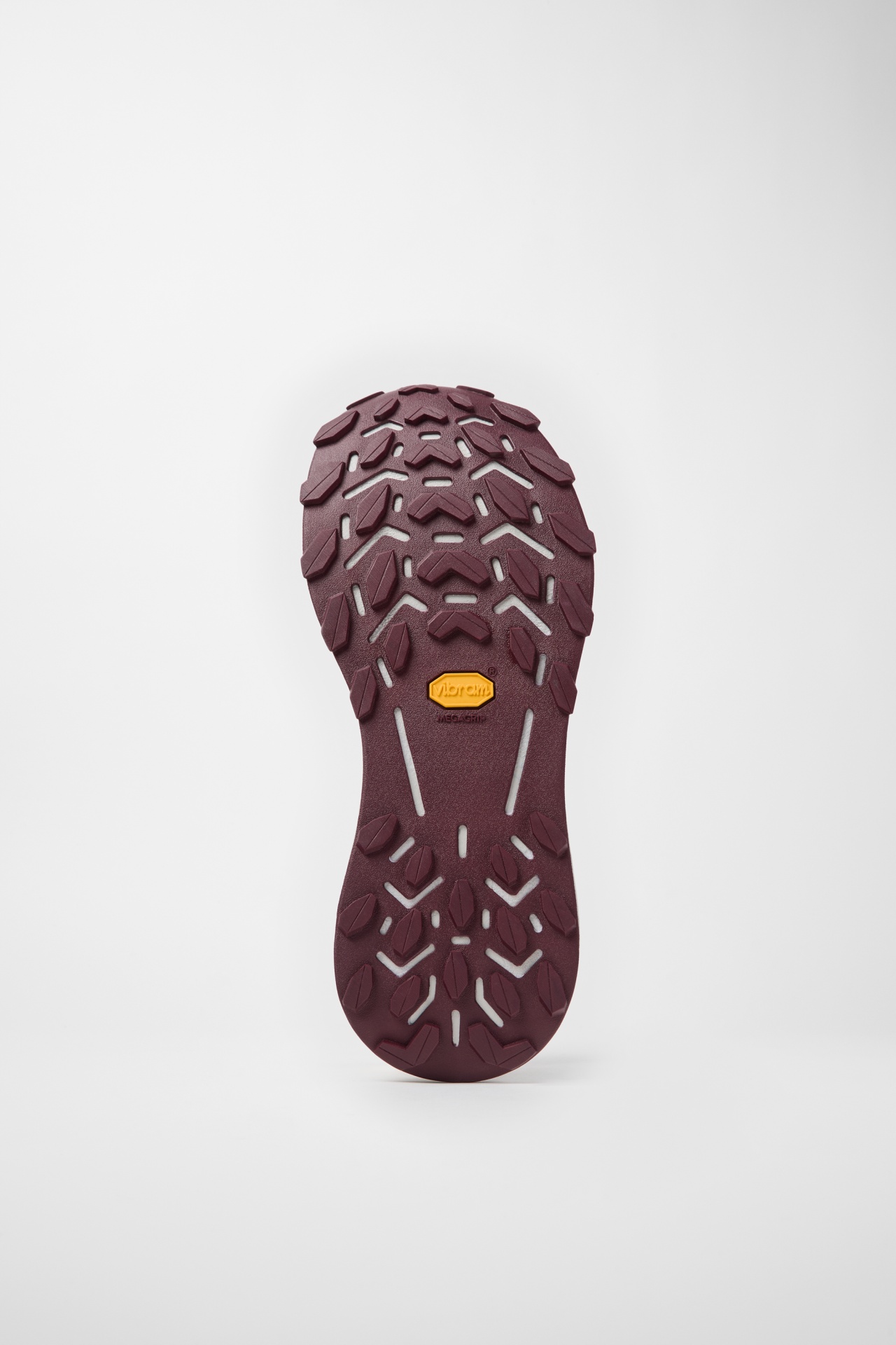 Sola de sapato castanha com padrões em relevo e logotipo Vibram