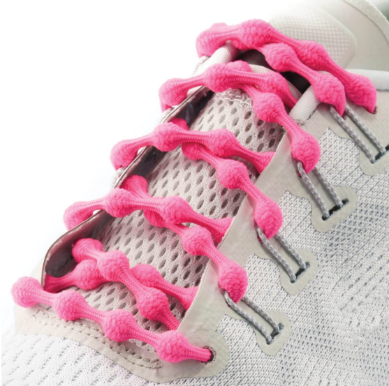 Ténis desportivo cinzento com atacadores elásticos cor-de-rosa