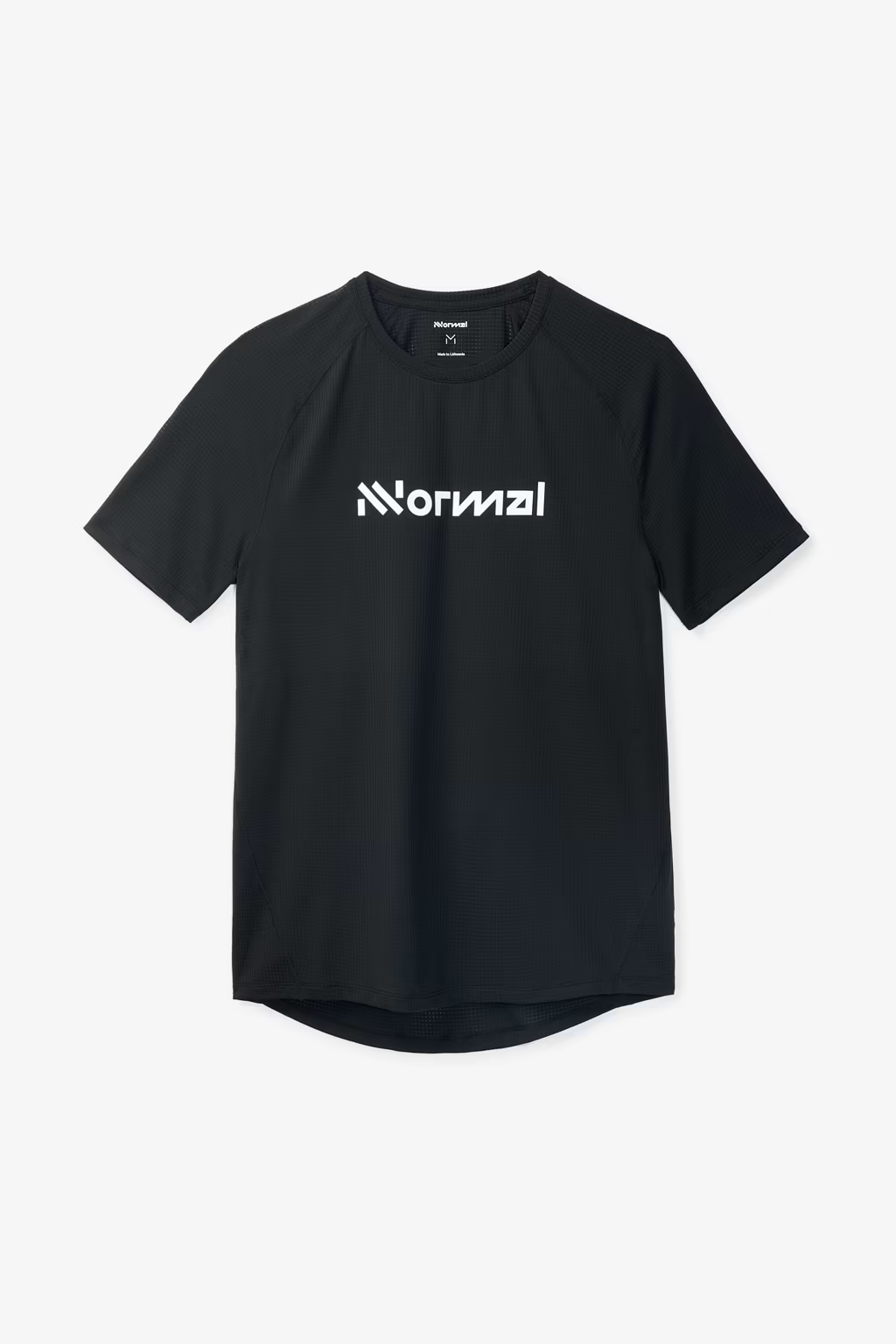 T-shirt preta com texto branco Nornzal no centro