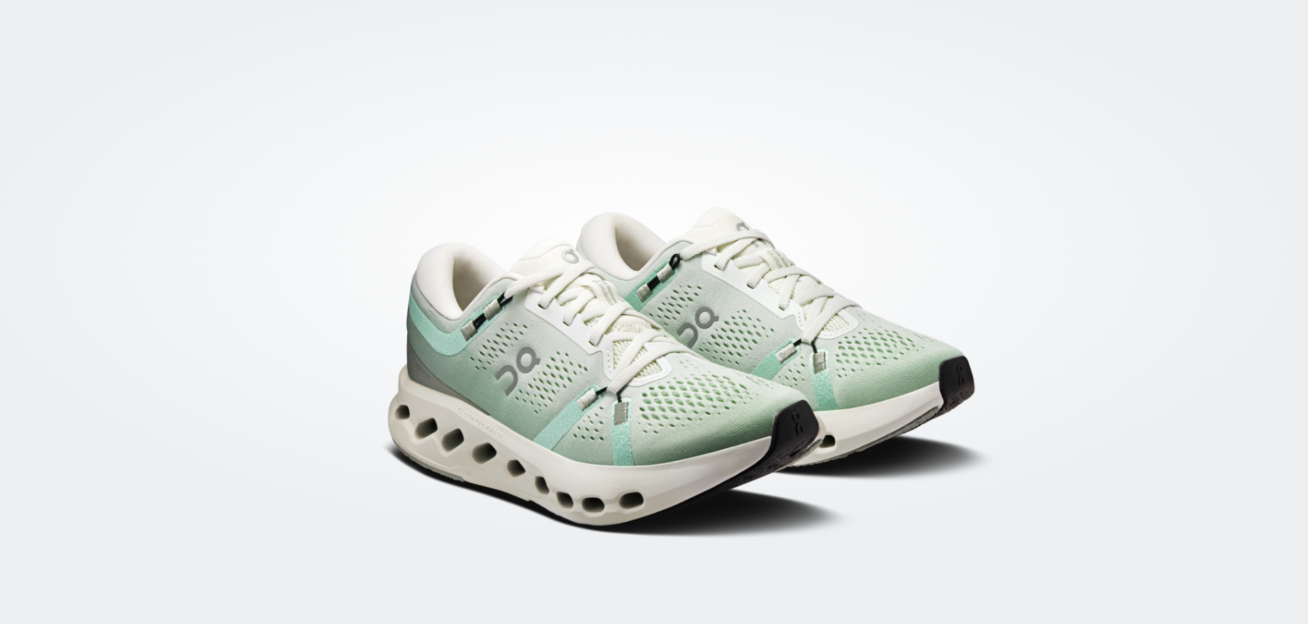 Sapatilhas desportivas verde claro e branco com sola branca e logotipo On cinzento