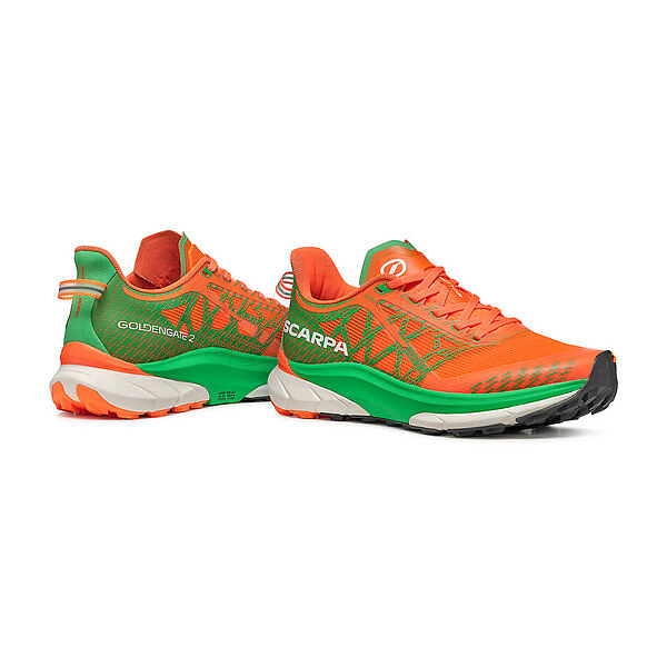 Sapatilhas desportivas laranja e verde SCARPA com sola branca preta