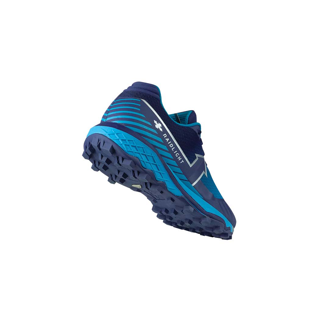 Ténis desportivos azuis com sola antiderrapante e texto RADIOLIGHT