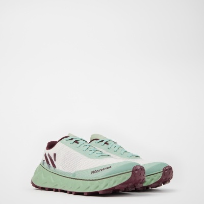 Sapatilhas desportivas verde menta, branco e bordeaux com sola ondulada e padrão geométrico