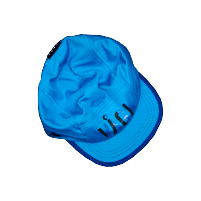 Boné azul claro com palavra VISCI na frente e etiqueta preta na lateral.