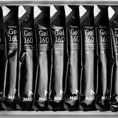 Dez sachês pretos de gel energético Hydrogel Gel 160 em pacote aberto