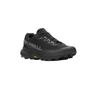 Tênis desportivo Merrell preto com sola espessa e logótipos visíveis