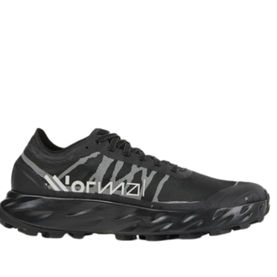 Tênis desportivo preto com padrão cinzento e logótipo branco