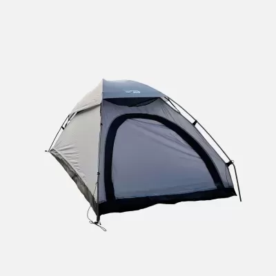 Tenda de campismo cinzenta e preta com estrutura de varões