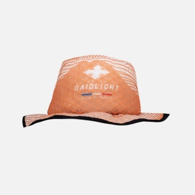 Chapéu Raidlight laranja com padrão geométrico e riscas brancas